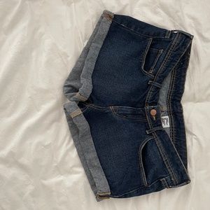Low waist, dark denim, cuffed shorts